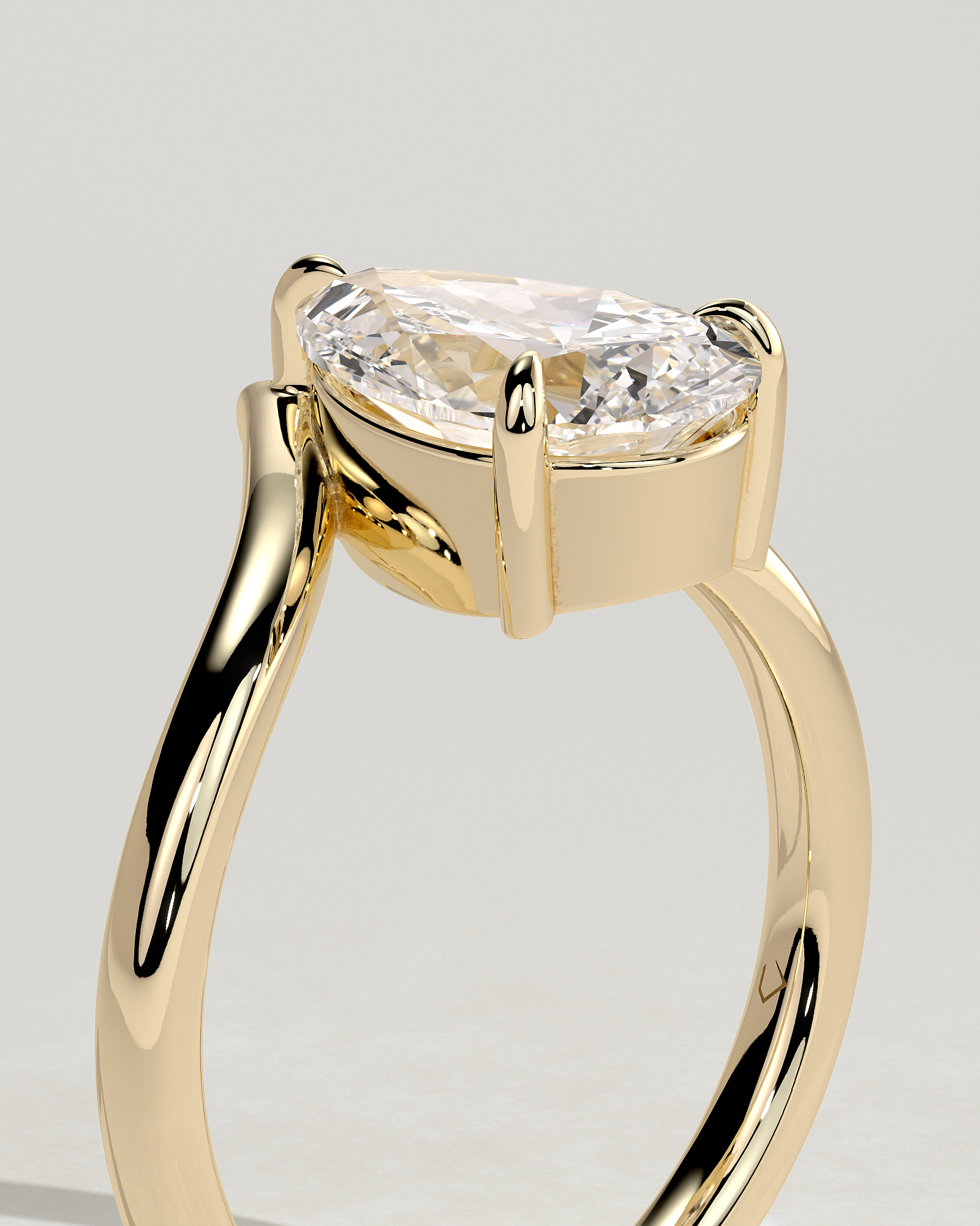 Riley - Pear Solitaire with Curved Band - 18k Yellow Gold