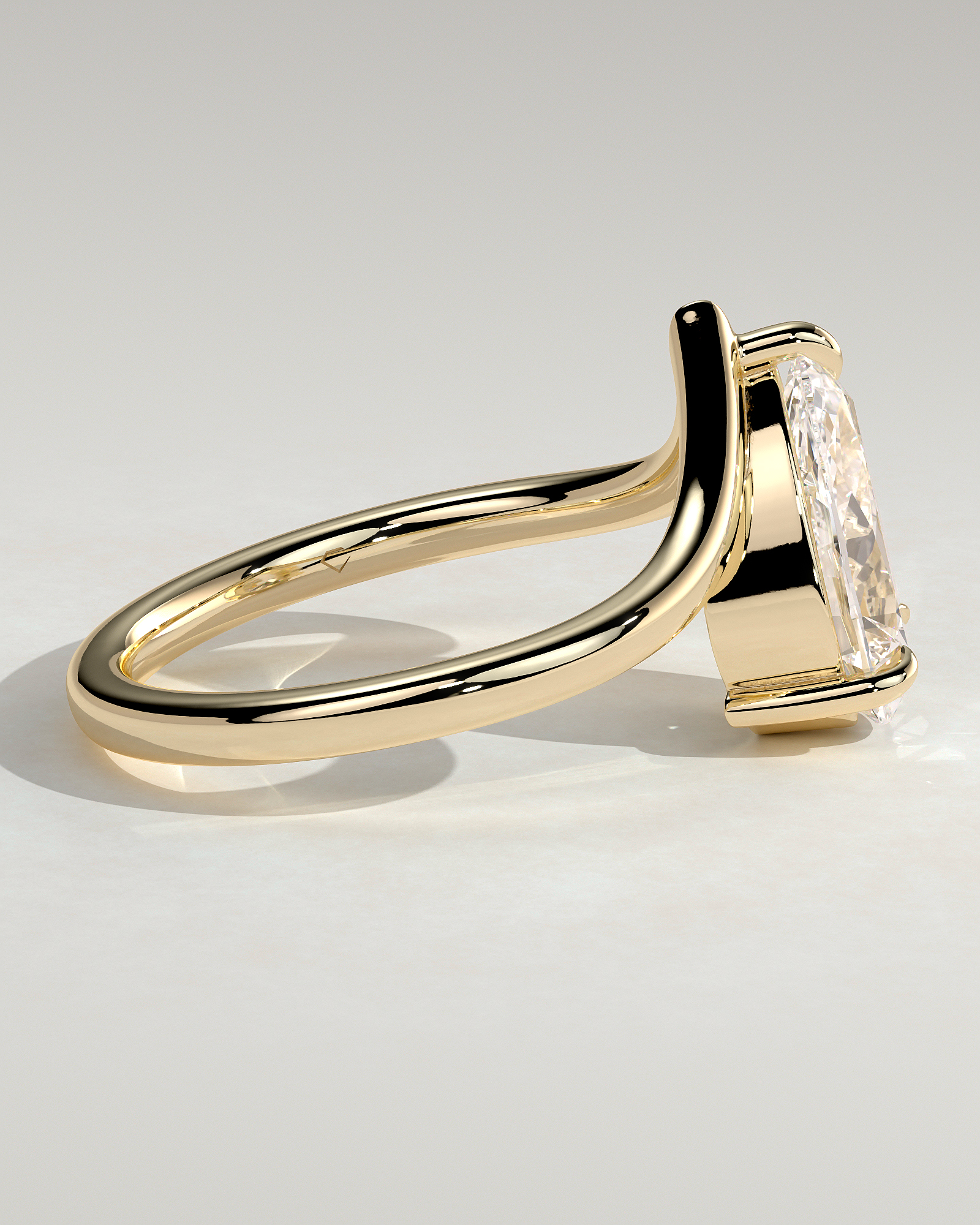 Riley - Pear Solitaire with Curved Band - 18k Yellow Gold