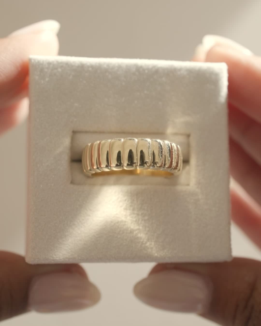 Rose - Fluted Cigar Ring Lifestyle Image