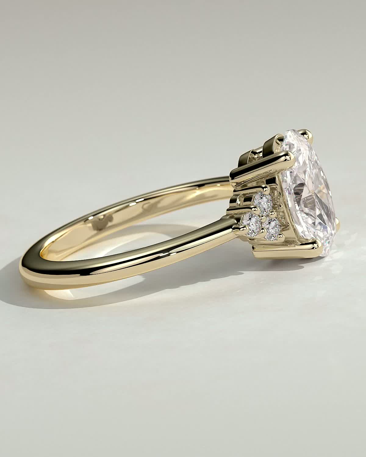 Sharon - 4 Claw Oval with Accent Stones - 18k Yellow Gold