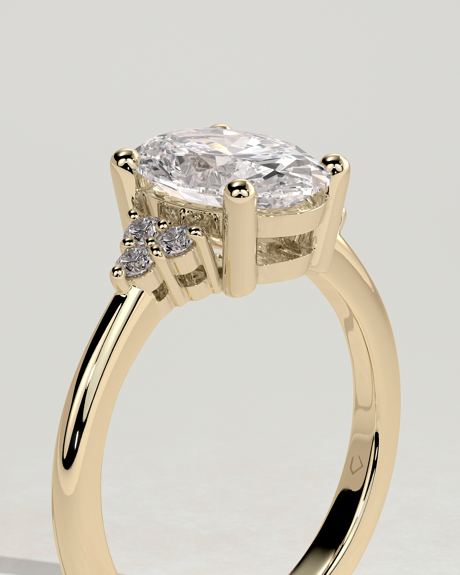 Sharon - 4 Claw Oval with Accent Stones - 18k Yellow Gold