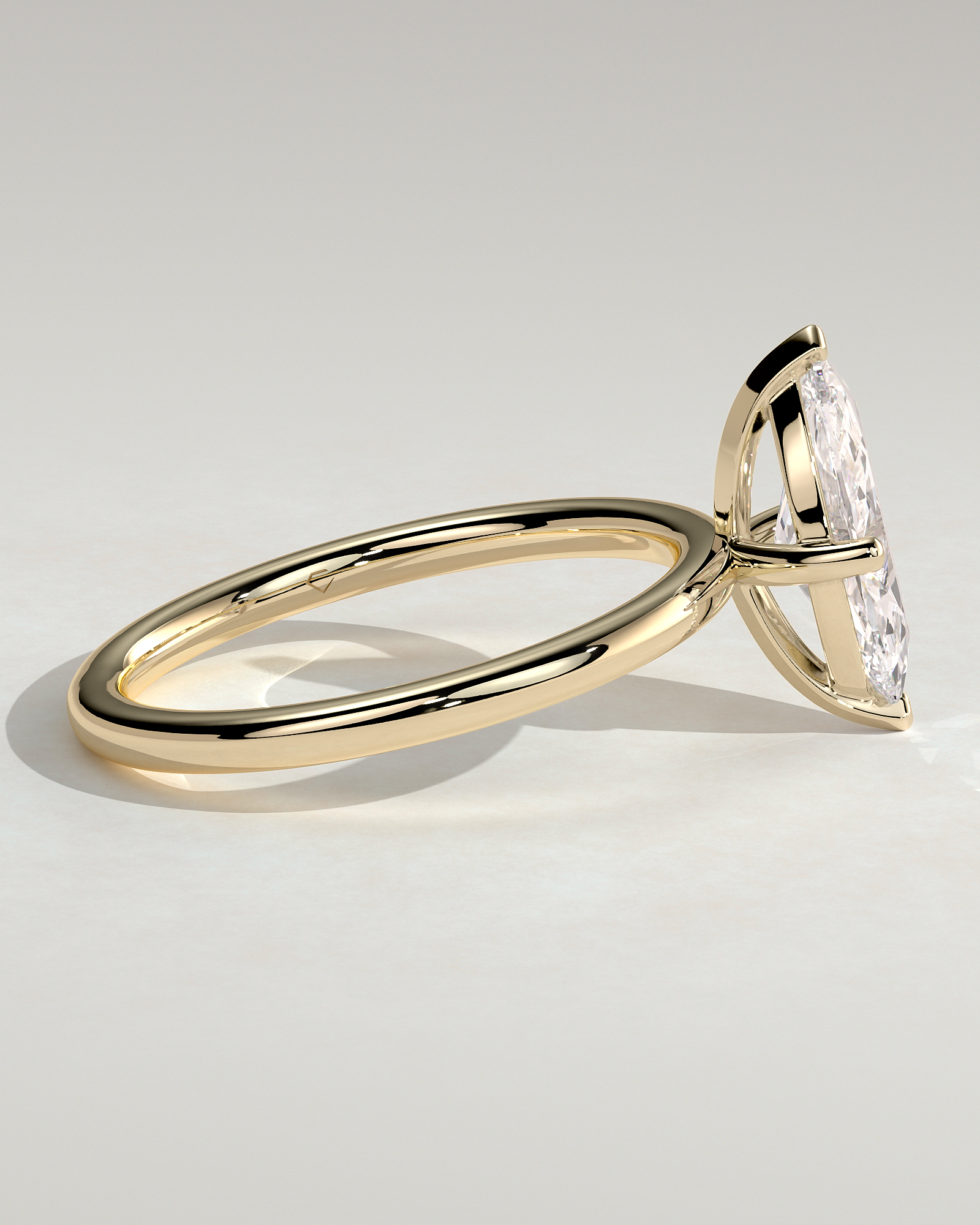 Sherry - V Claw Marquise Solitaire - 18k Yellow Gold