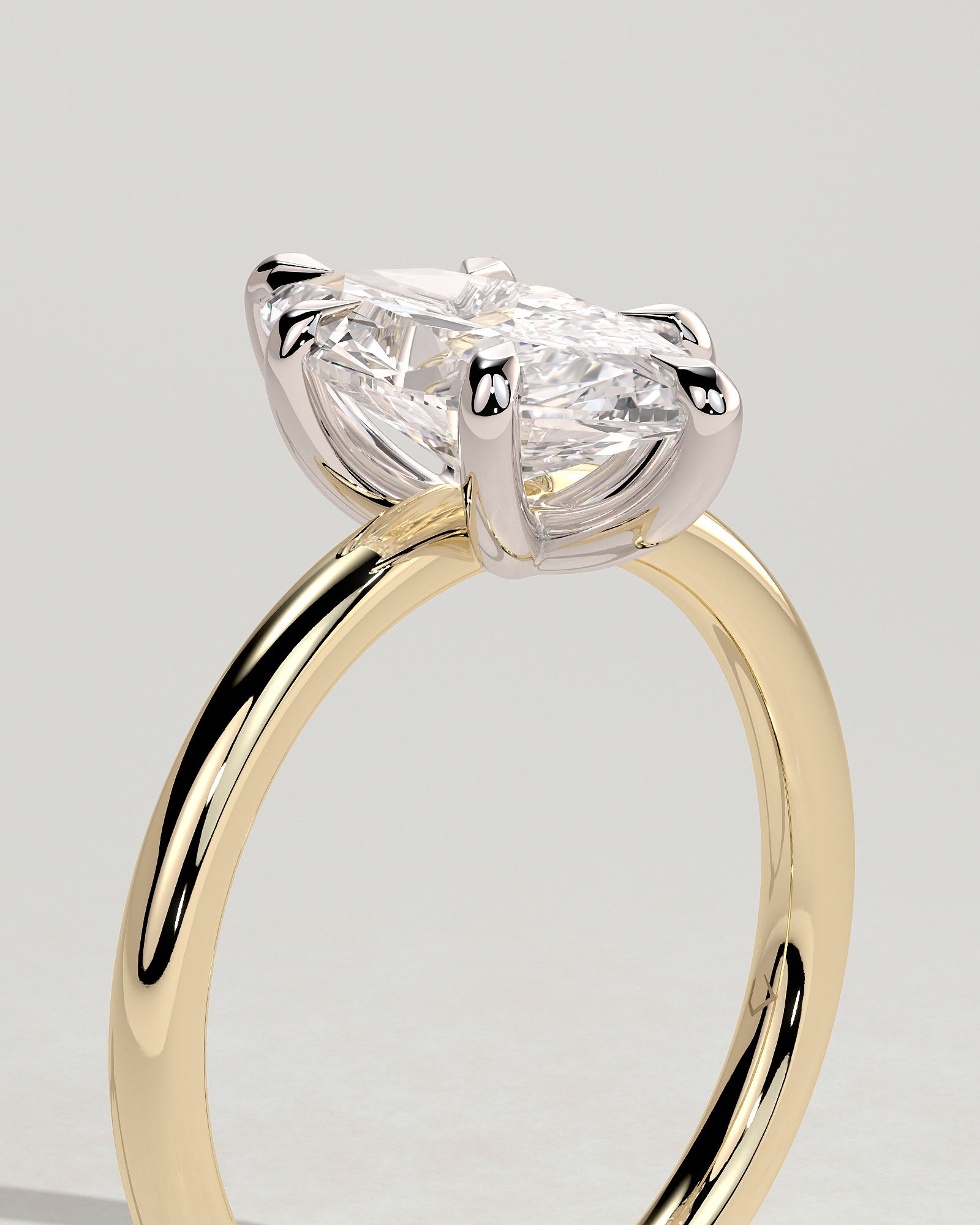 Stephanie - Marquise Solitaire - 18k Yellow Gold / 18k White Gold
