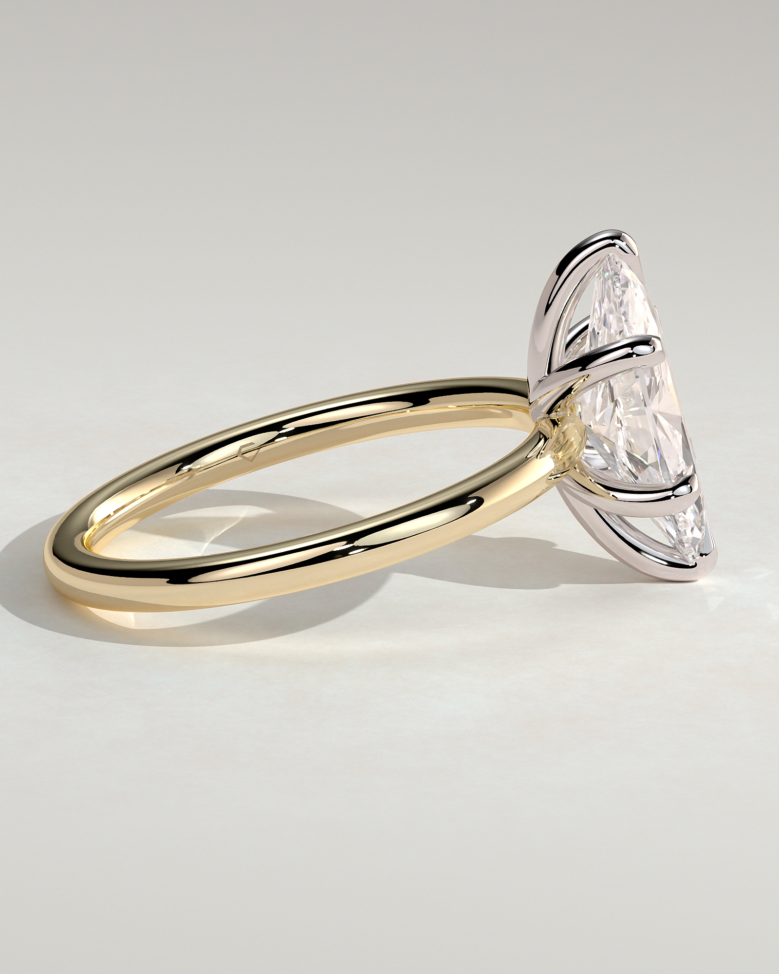 Stephanie - Marquise Solitaire - 18k Yellow Gold / 18k White Gold