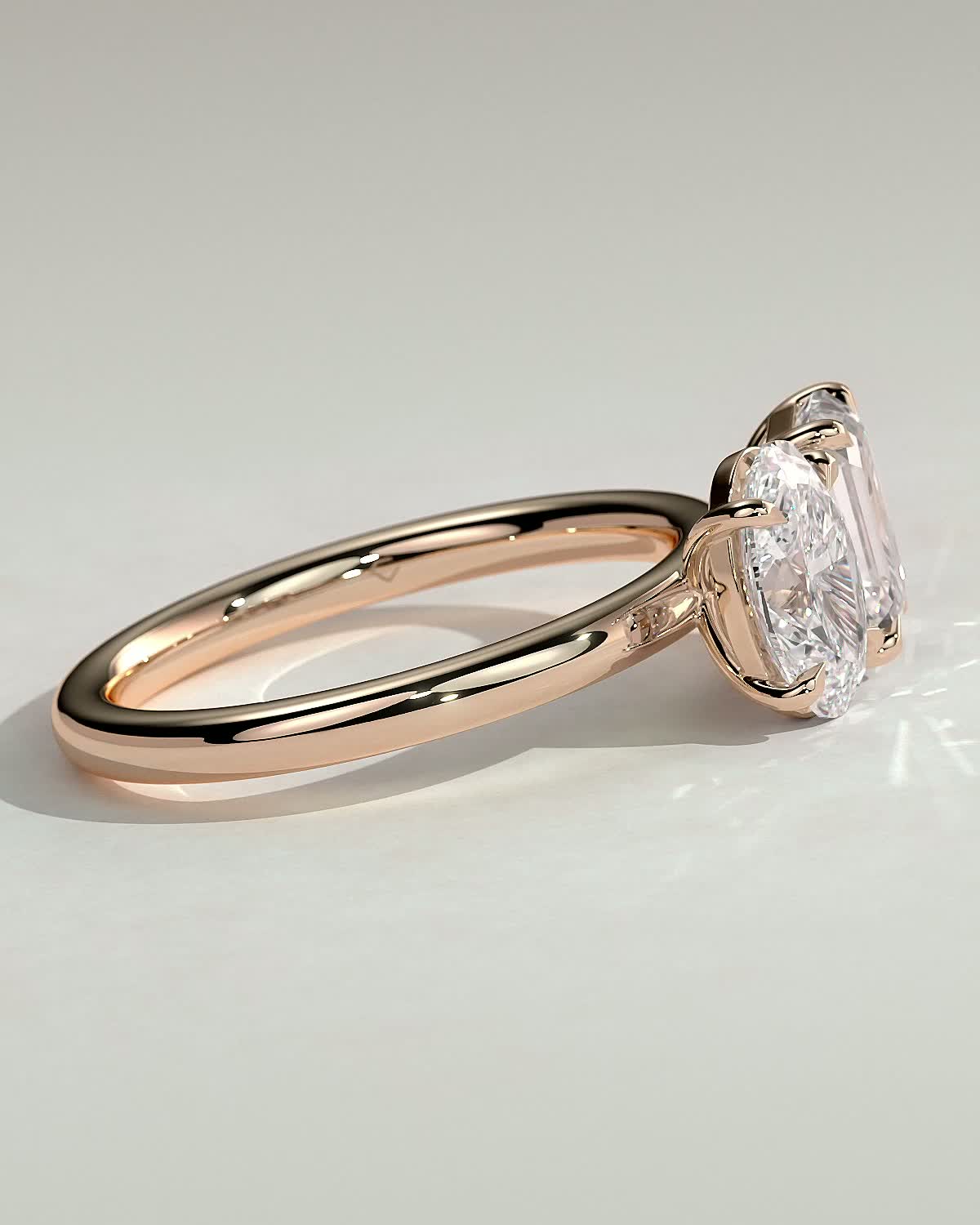 Tanya - Oval & Emerald Toi et Moi - 18k Rose Gold