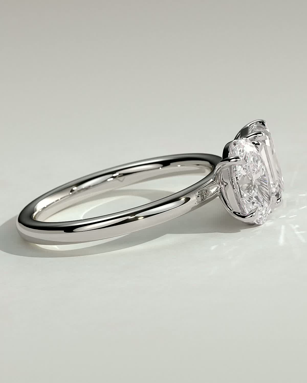 Tanya - Oval & Emerald Toi et Moi - 18k White Gold