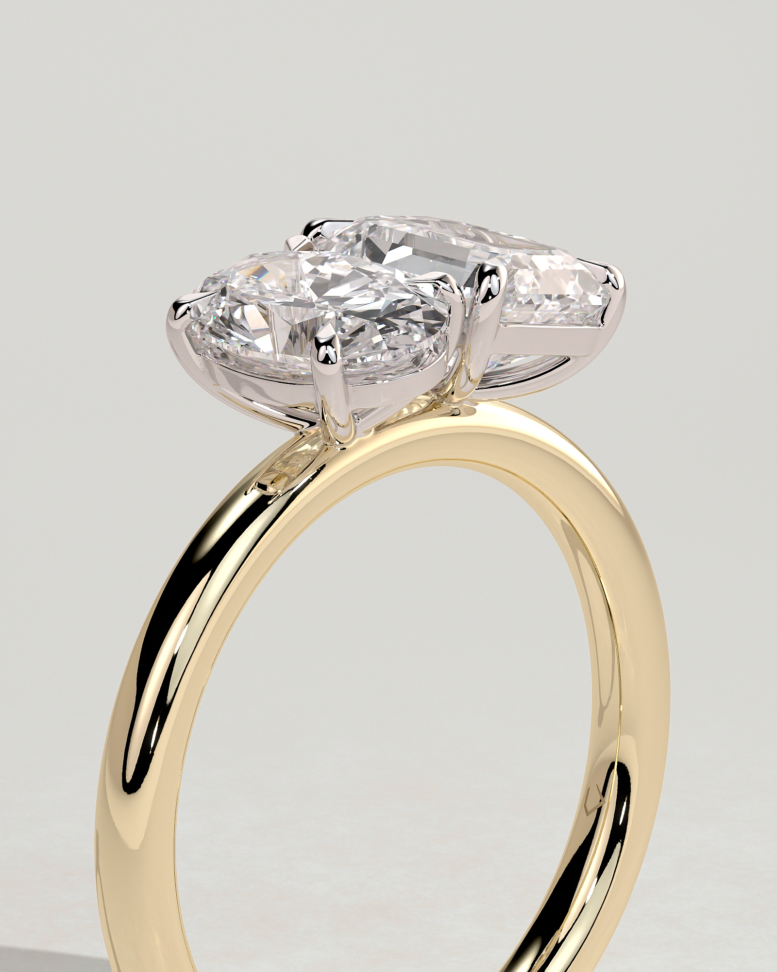 Tanya - Oval & Emerald Toi et Moi - 18k Yellow Gold / 18k White Gold