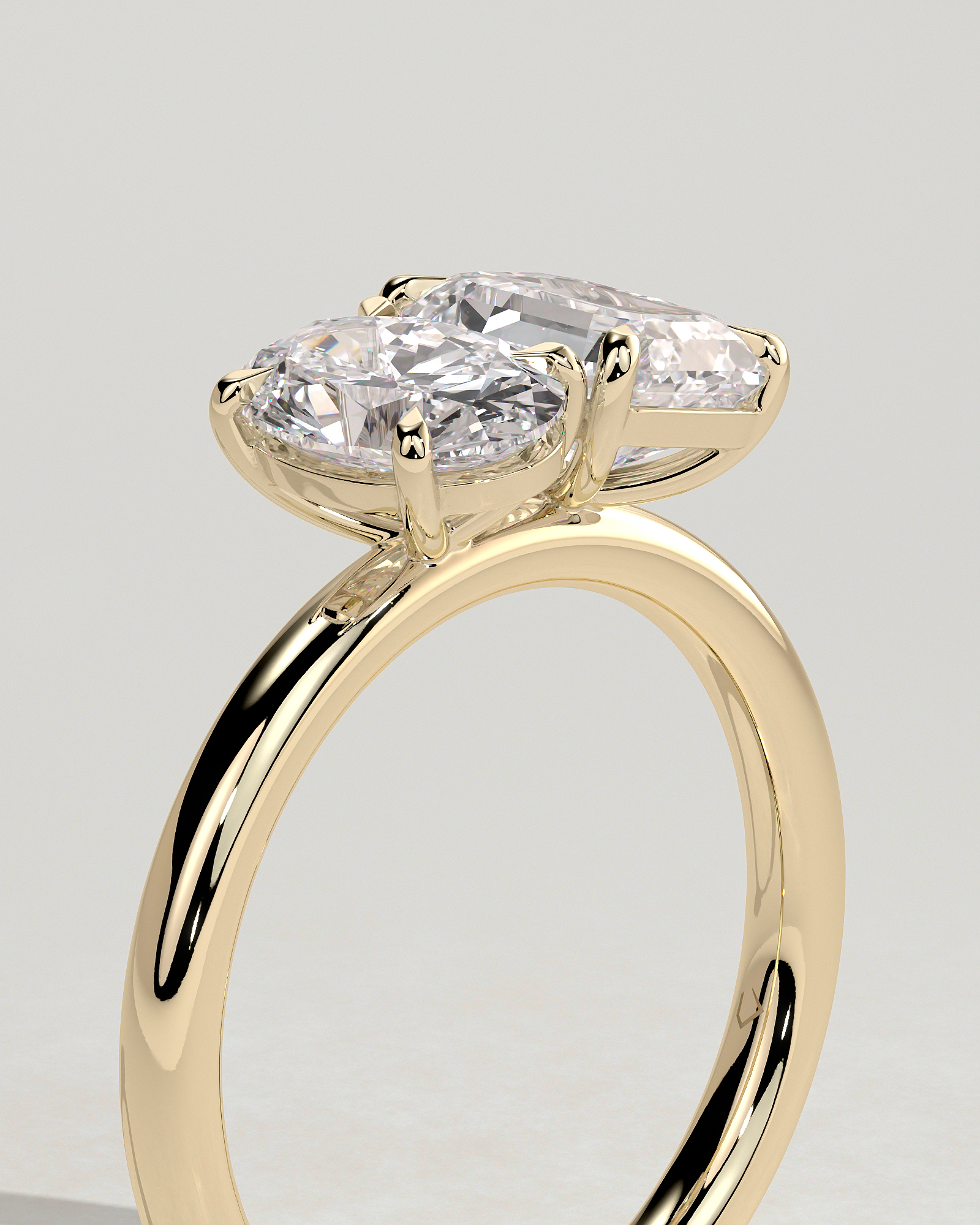 Tanya - Oval & Emerald Toi et Moi - 18k Yellow Gold