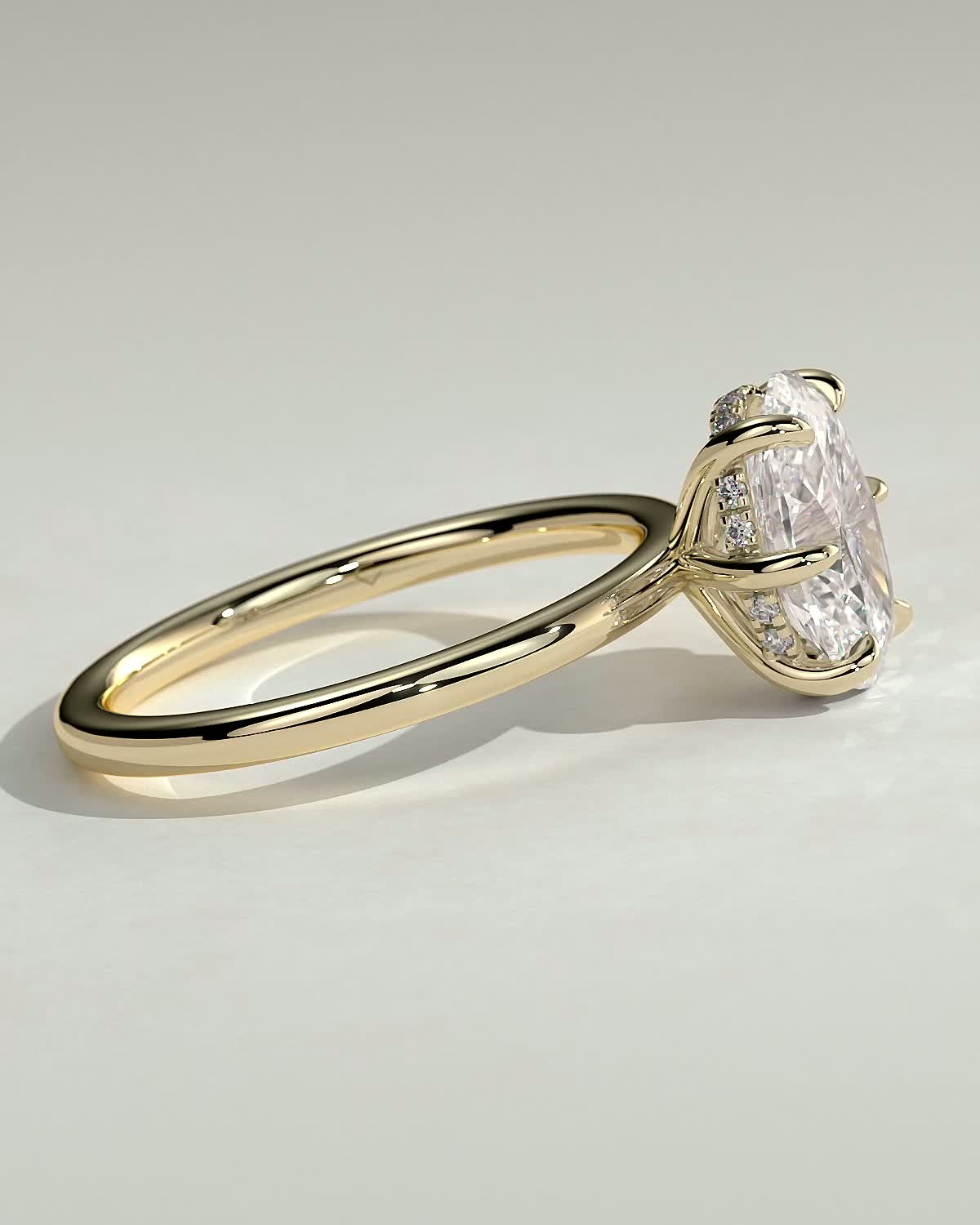 Wilma - Six Claw Oval Solitaire - 18k Yellow Gold