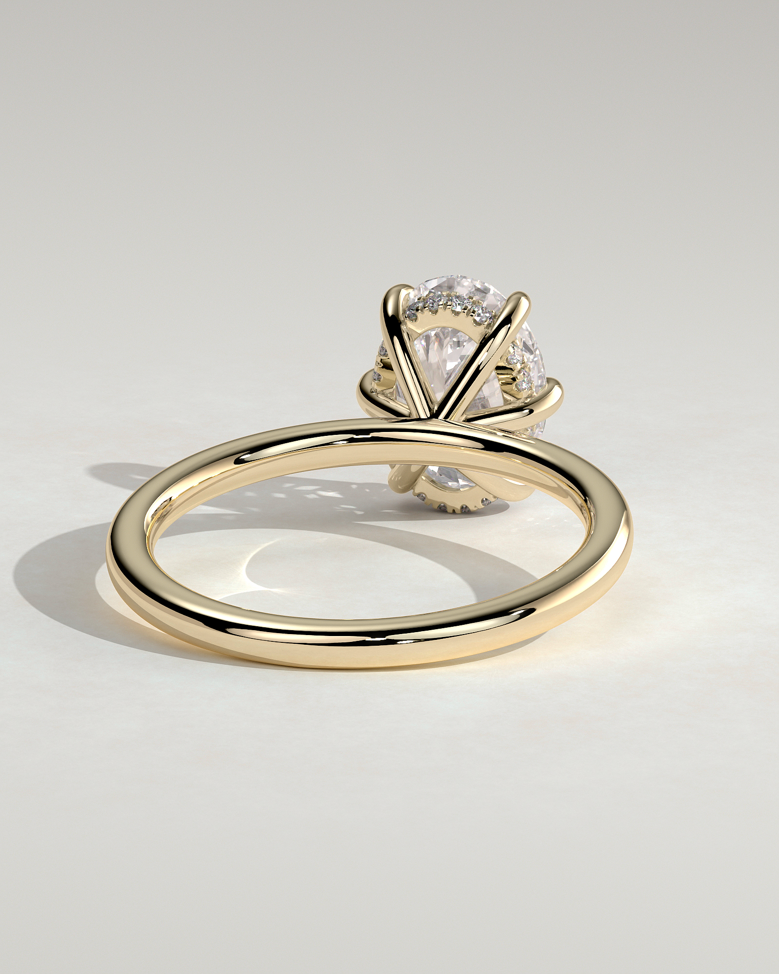 Wilma - Six Claw Oval Solitaire - 18k Yellow Gold