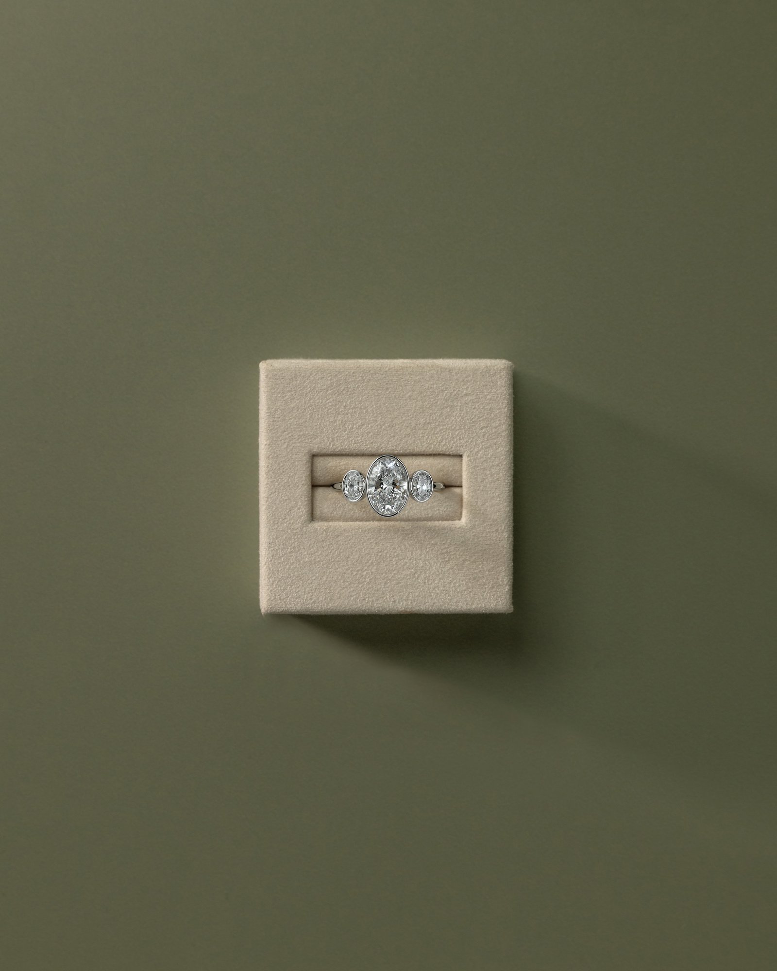 Zelda - Bezel Set Oval Trilogy - 18k White Gold