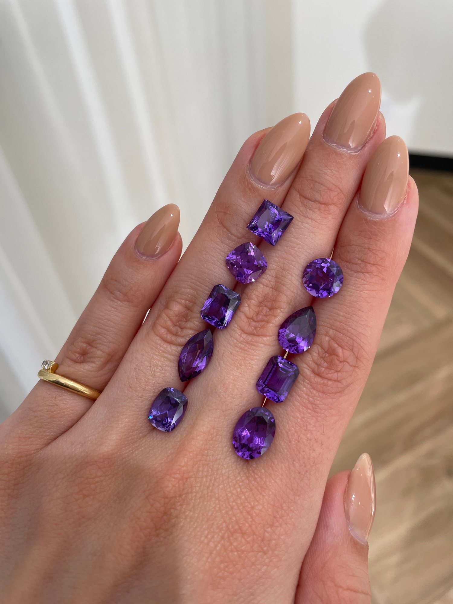 Round Sapphire Stone Lifestyle Image