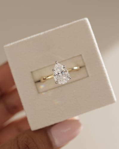 10x7mm pear moissanite