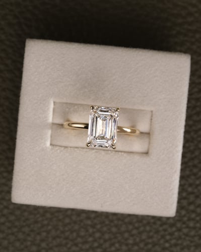 3.04ct emerald diamond