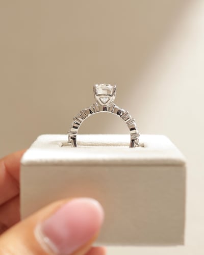 10x7mm oval moissanite
