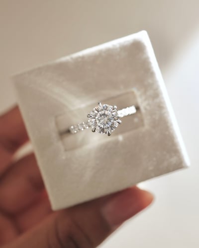 8mm round moissanite