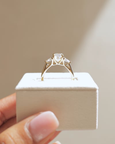 9x6.5mm oval moissanite