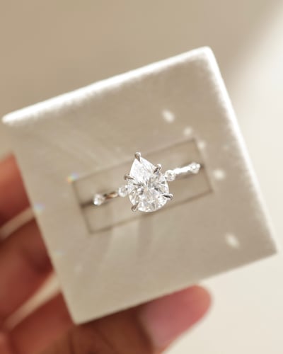 10x7mm pear moissanite