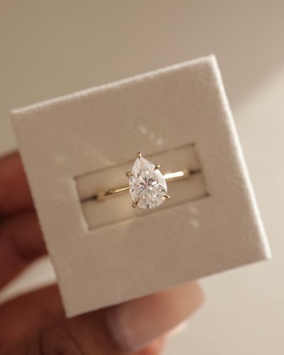 10x7mm pear moissanite