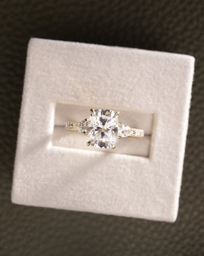 9x7mm elongated cushion moissanite
