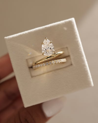 10x7mm pear moissanite