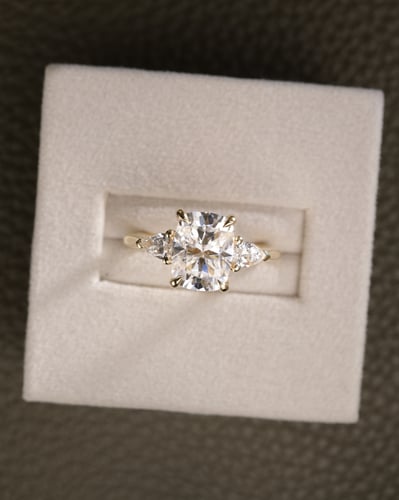 9x7mm elongated cushion moissanite
