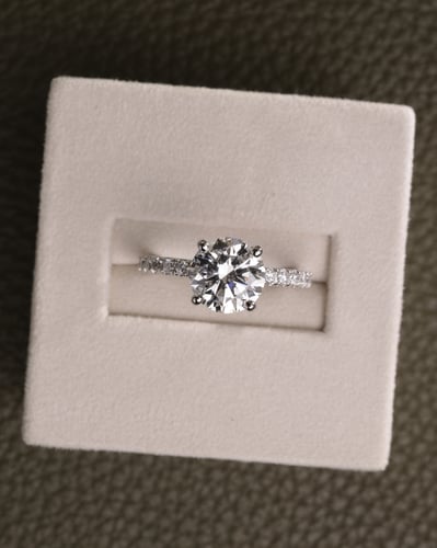 2.01ct round diamond