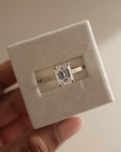 9x7mm emerald moissanite