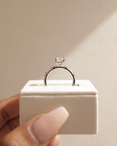 9x6.5mm oval moissanite