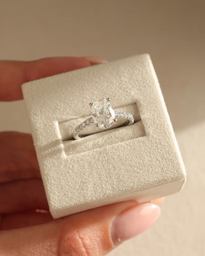 10x7mm oval moissanite