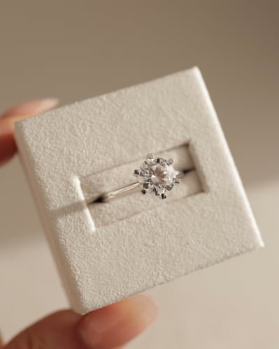 8mm round moissanite