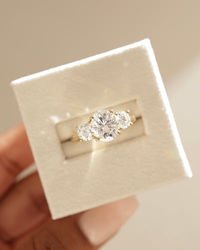 9x7mm oval moissanite