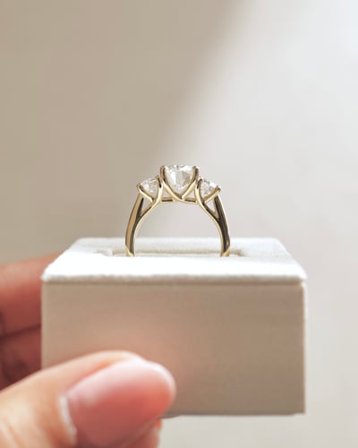 10.5x7mm oval moissanite