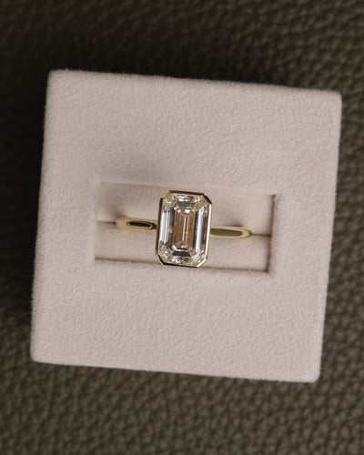 2.55ct emerald diamond