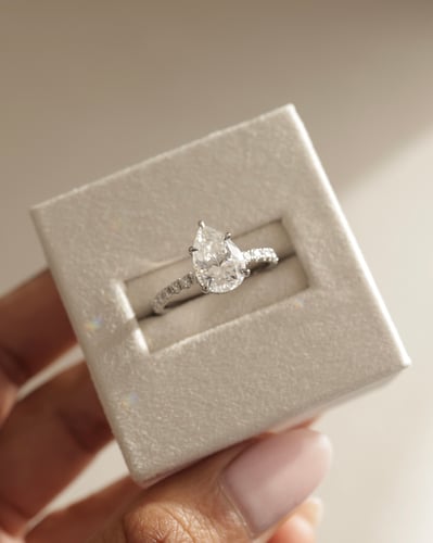 10x7mm pear moissanite