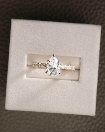 9x6mm pear moissanite