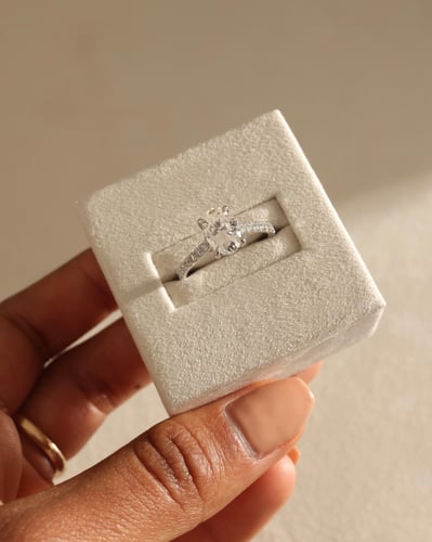 9x6.5mm oval moissanite
