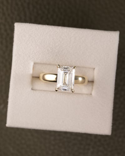 2.75ct emerald diamond