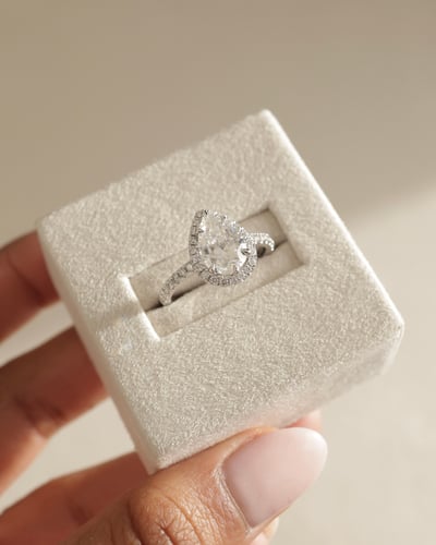 10x7mm pear moissanite