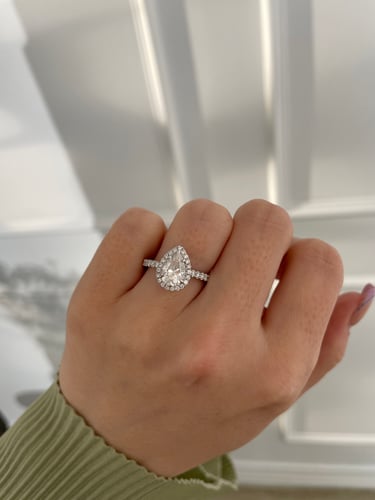 9x6mm pear moissanite