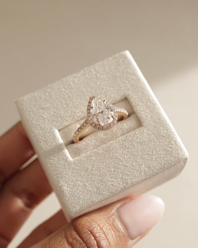 10x7mm pear moissanite