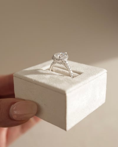 10x7mm pear moissanite