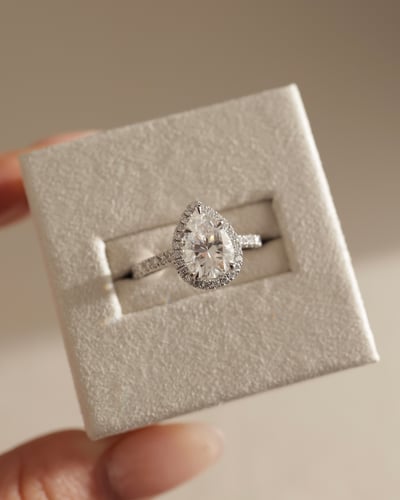 10x7mm pear moissanite