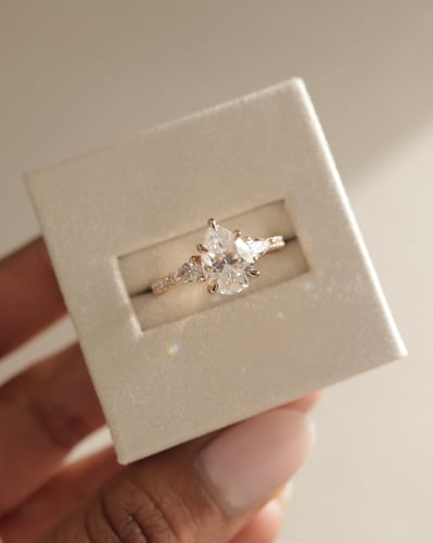 10x7mm pear moissanite