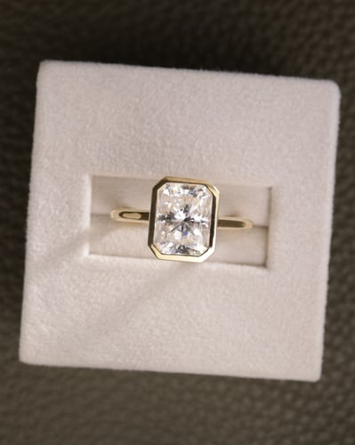 9x7mm radiant moissanite