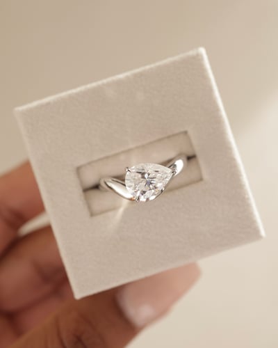 10x7mm pear moissanite