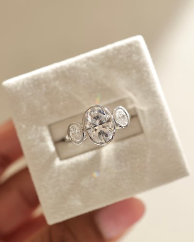 10x7mm oval moissanite