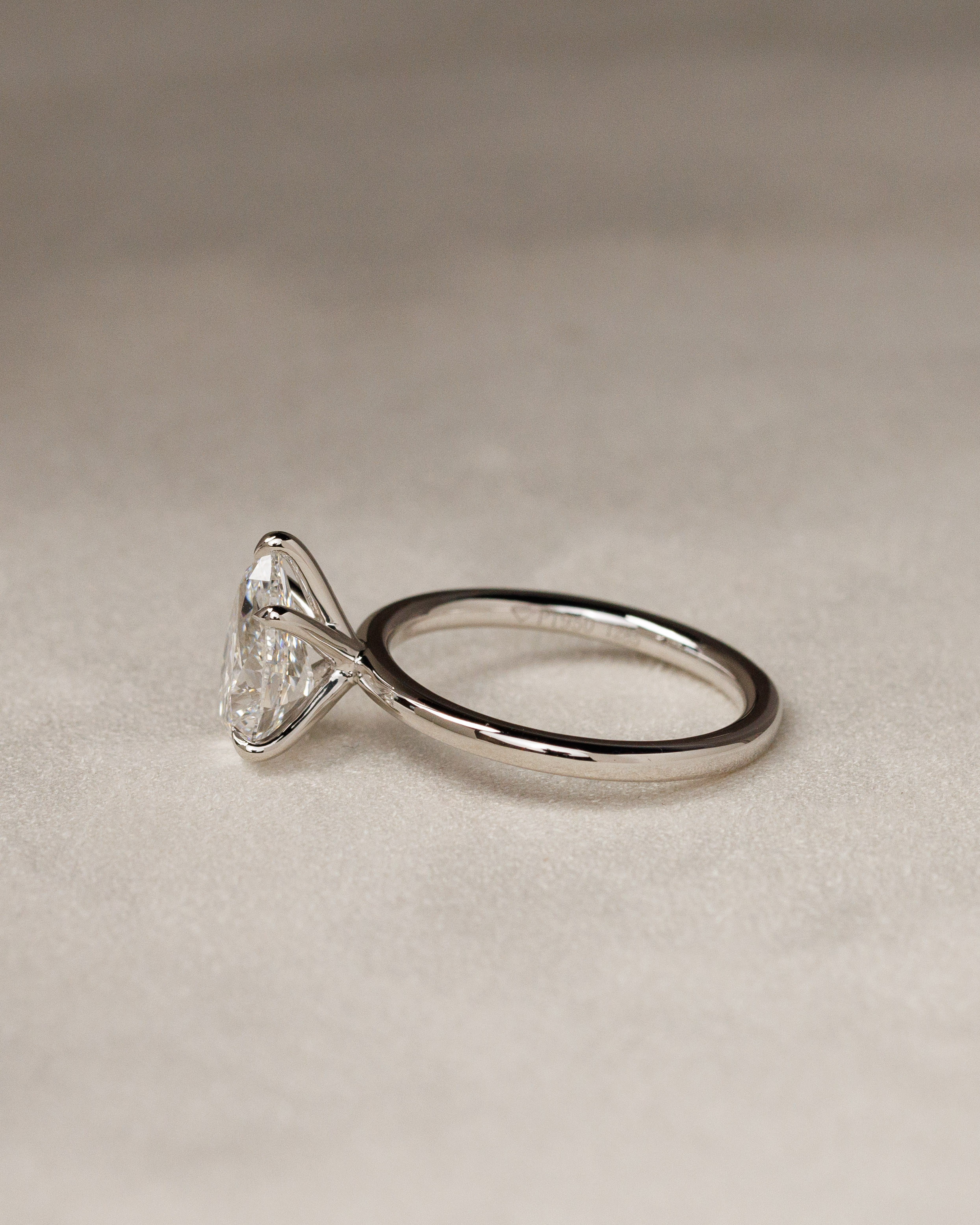 Alia - 5 Claw Pear Solitaire Lifestyle Image