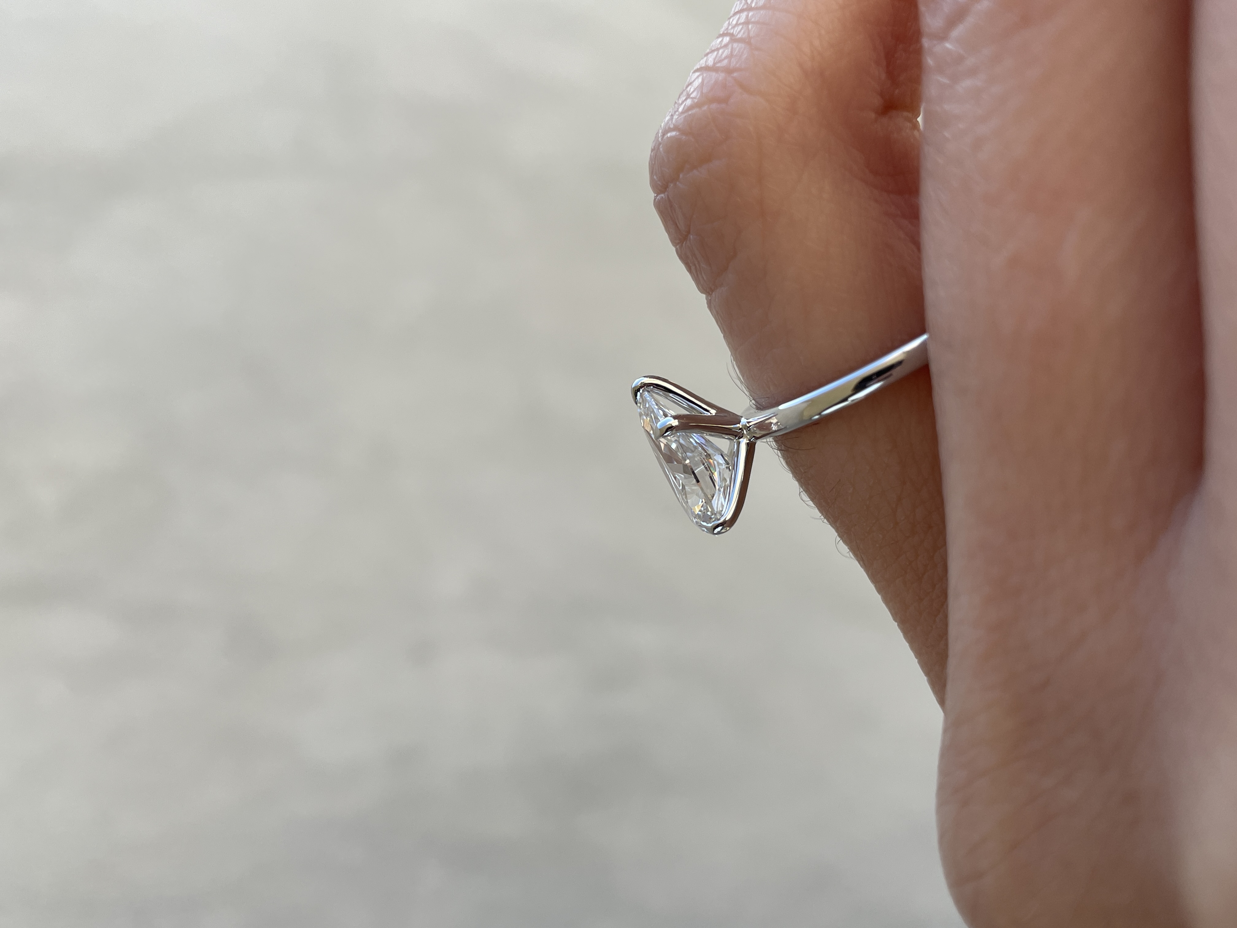 Alia - 5 Claw Pear Solitaire Lifestyle Image