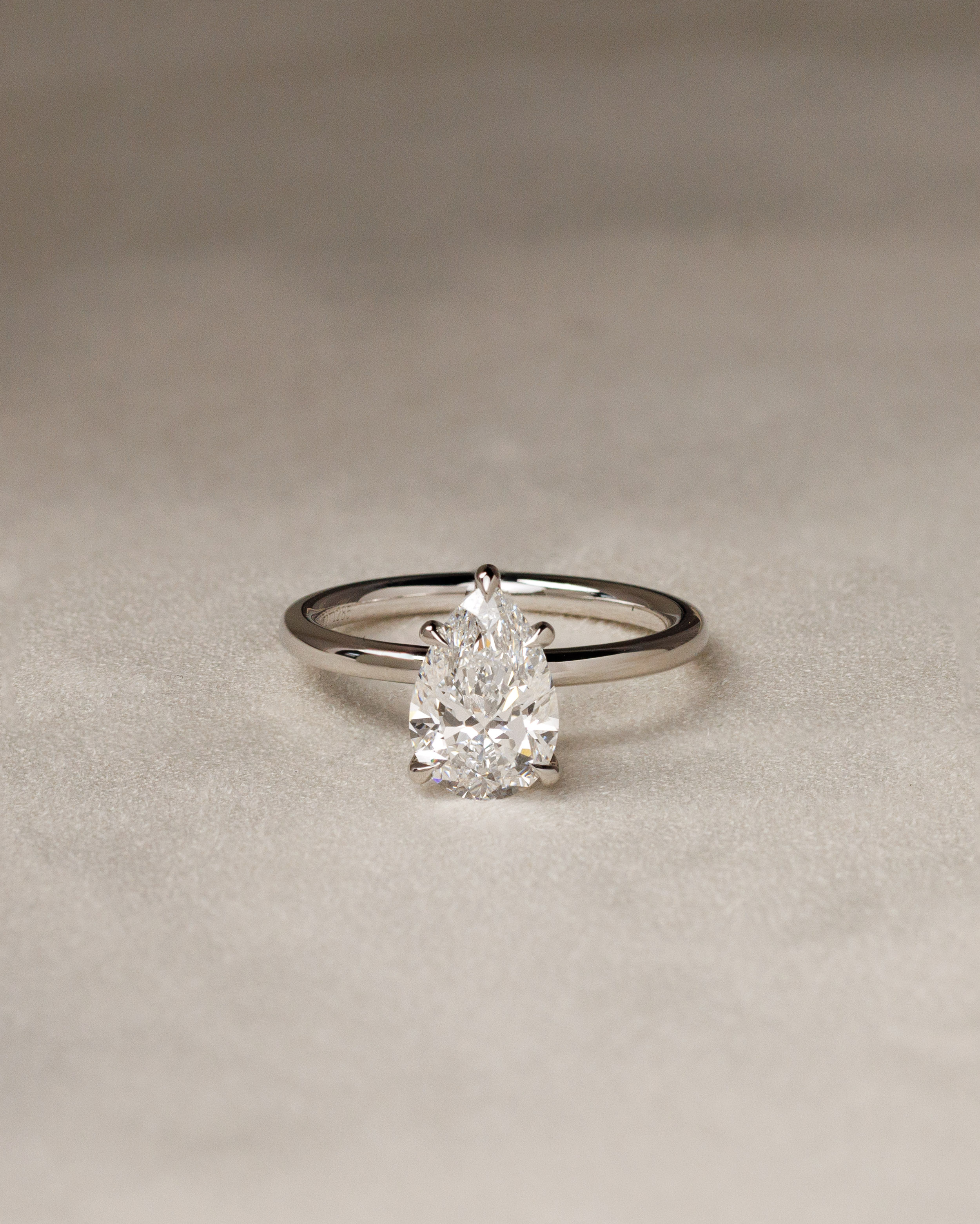 Alia - 5 Claw Pear Solitaire Lifestyle Image